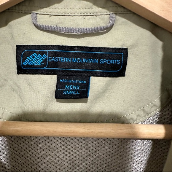 Eastern Mountain Sports‎ Mens Shirt S Olive Green Long Sleeve Button up Vented - Picture 7 of 10